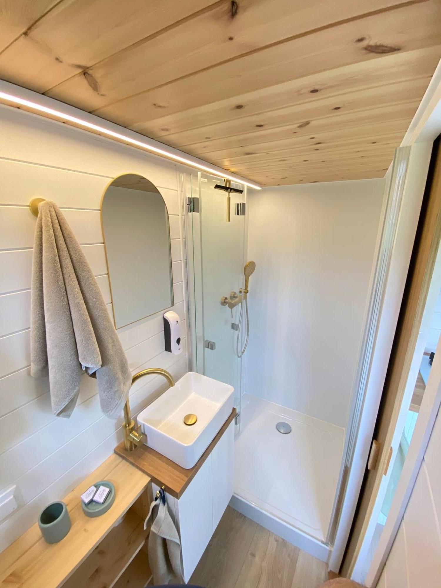 Tiny Cosy Hotel Bastogne Exterior photo